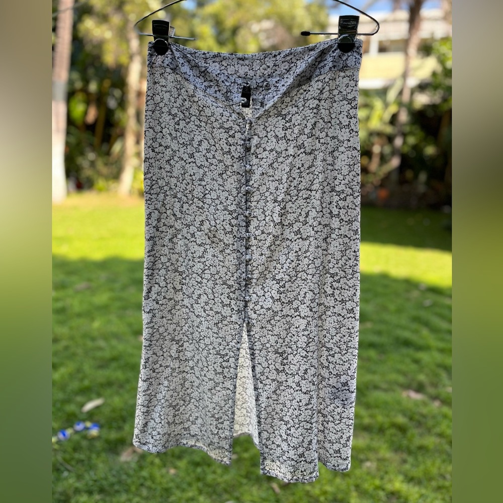 Volcom skirt - small